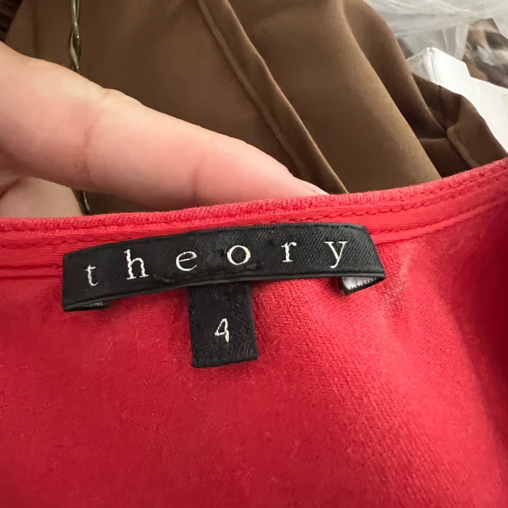 Red dress! - Picture 3 of 3